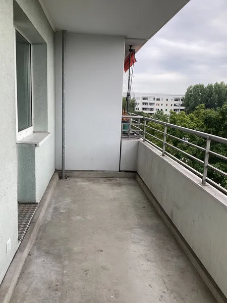 Renovieren ganz nach Ihrem Geschmack: großzügige 3-Zimmer-Wohnung mit Balkon — photo 1